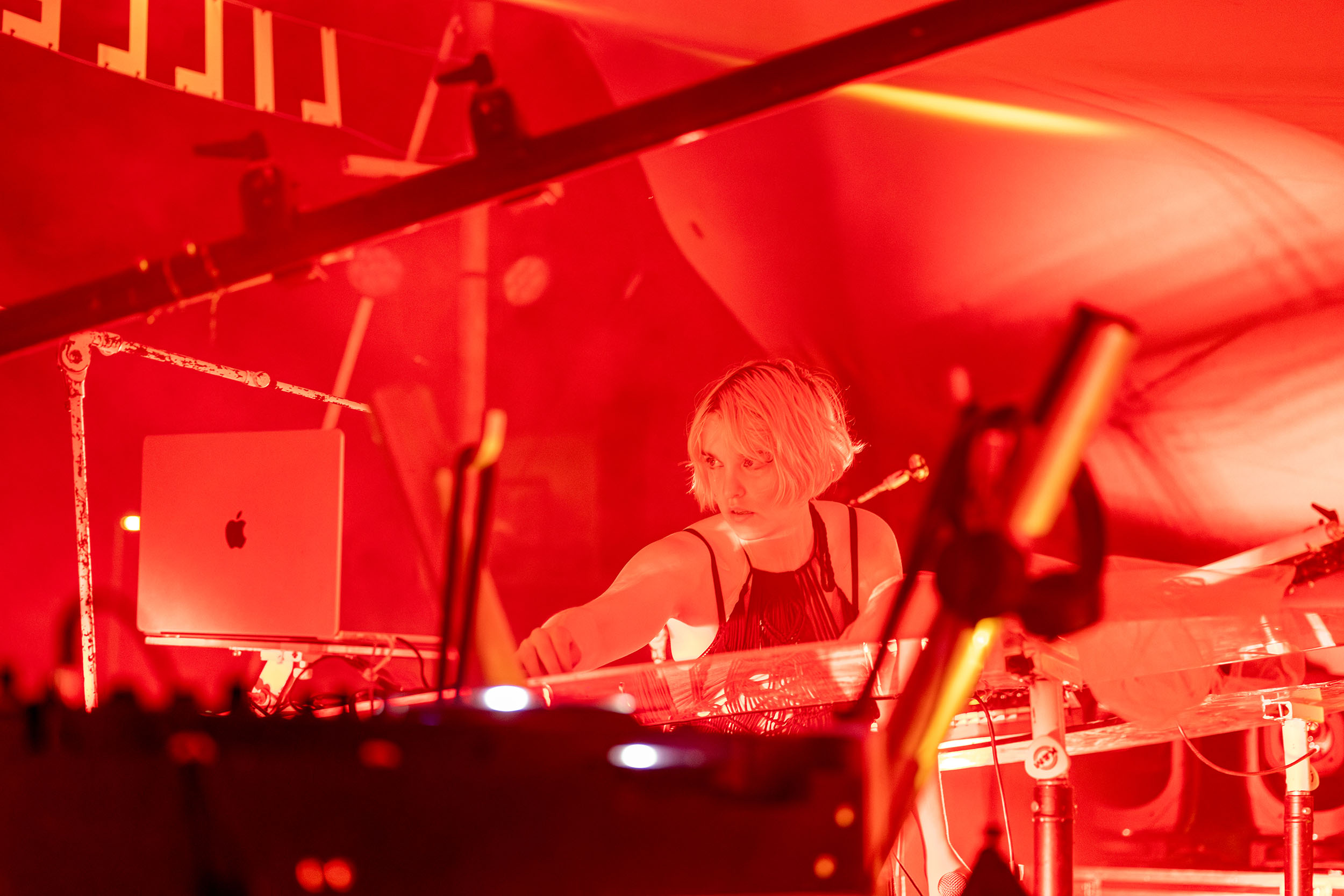 Lydmor optræder på Folkely Festival 2024
