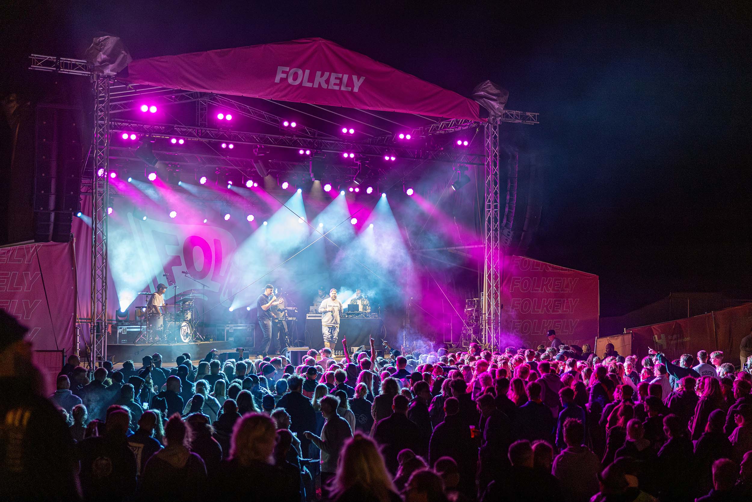 Pede B optræder på Folkely Festival 2024